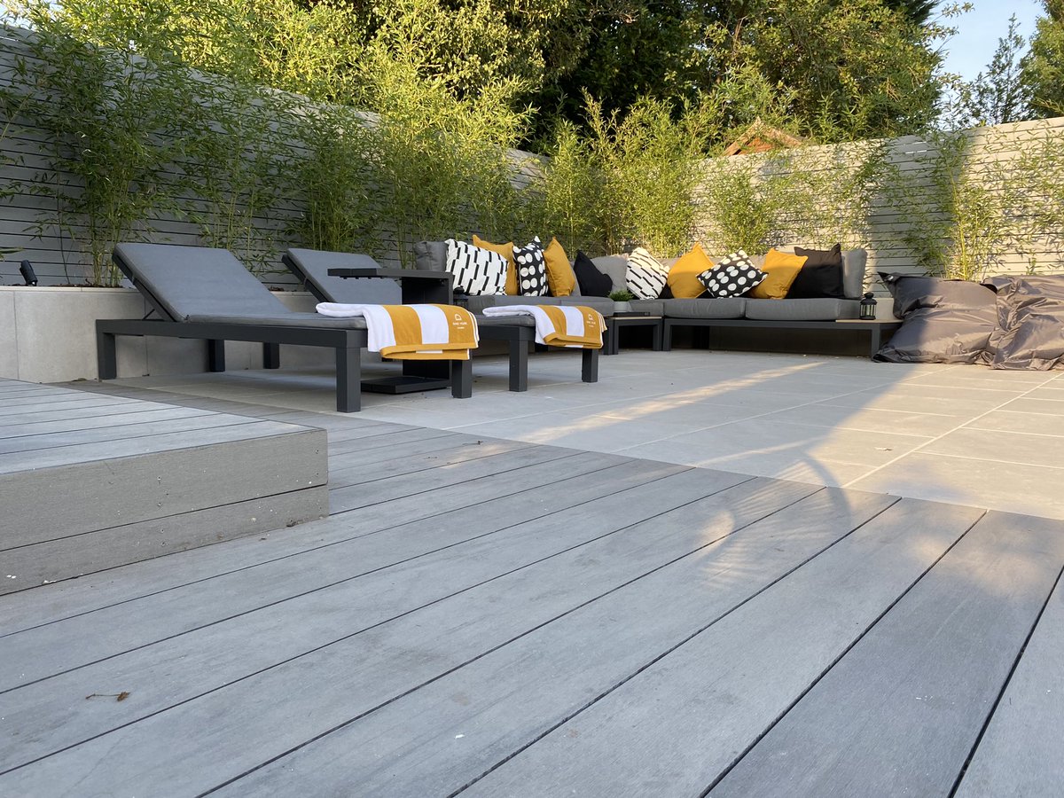_LONDONSTONE's tweet image. We love seeing our newer products in gardens!

@limebokbrett used Dark Ash &amp;amp; Pebble Grey DesignBoard with Florence Grey Porcelain.

FREE nationwide delivery on full packs &amp;amp; orders over £1,000 on stone, porcelain &amp;amp; composite decking - [bit.ly/2ZBPwwf].

#ThisIsLondonStone