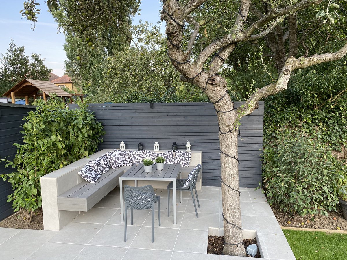 _LONDONSTONE's tweet image. We love seeing our newer products in gardens!

@limebokbrett used Dark Ash &amp;amp; Pebble Grey DesignBoard with Florence Grey Porcelain.

FREE nationwide delivery on full packs &amp;amp; orders over £1,000 on stone, porcelain &amp;amp; composite decking - [bit.ly/2ZBPwwf].

#ThisIsLondonStone