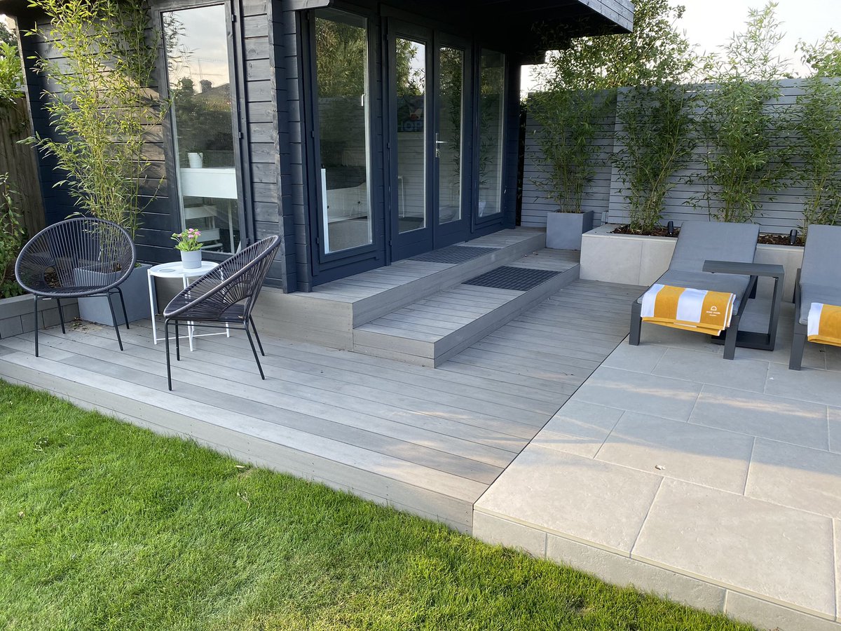 _LONDONSTONE's tweet image. We love seeing our newer products in gardens!

@limebokbrett used Dark Ash &amp;amp; Pebble Grey DesignBoard with Florence Grey Porcelain.

FREE nationwide delivery on full packs &amp;amp; orders over £1,000 on stone, porcelain &amp;amp; composite decking - [bit.ly/2ZBPwwf].

#ThisIsLondonStone