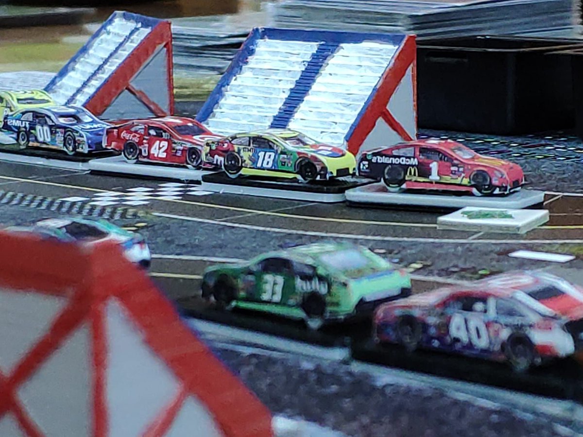 m_hexagonadas's tweet photo. 🏎️🏎️ Hoy nuestro local se ha convertido en un circuito de carreras con Thunder Alley, de @gmtgames 🏁🏎️🏎️🏎️
¡Espectacular la personalización del juego que se ha currado nuestro socio @jesusbelzunce! https://t.co/NRTGaBzK7x