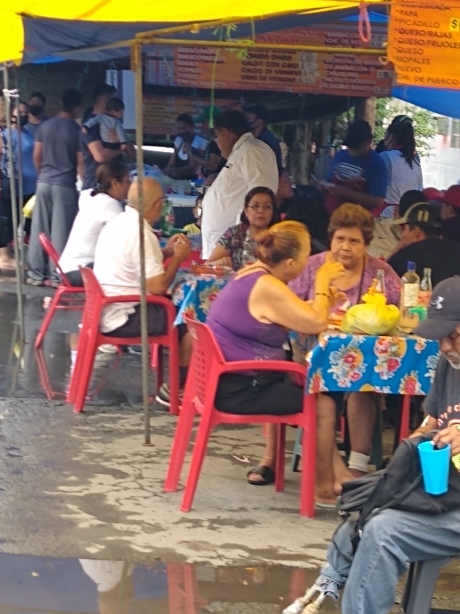 doraeliarg's tweet photo. @GobSanNicolas mercado santo domingo y nuevo león colonia Nicolás bravo San Nicolás 

Cuál sana distancia https://t.co/eMAljveWxQ