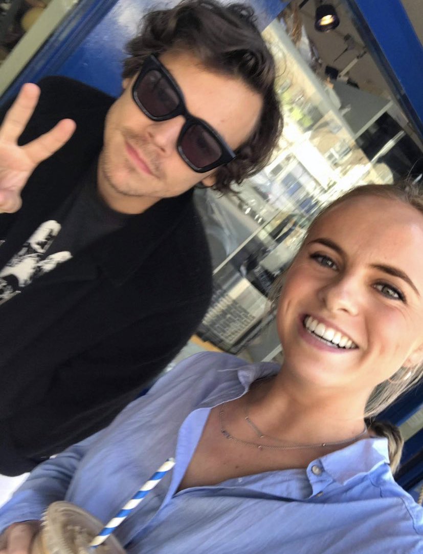 Hsd Harry With A Fan Today September 15 Via Cybillliberty Hsd Harry With A Fan Today September 15 Via Cybillliberty