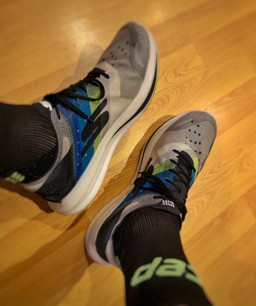 DSS123's tweet photo. Special weapons required for tonight’s session. Bring it 👊🏼 #Skechers #speedelite #carbon https://t.co/PtK4FufGg1