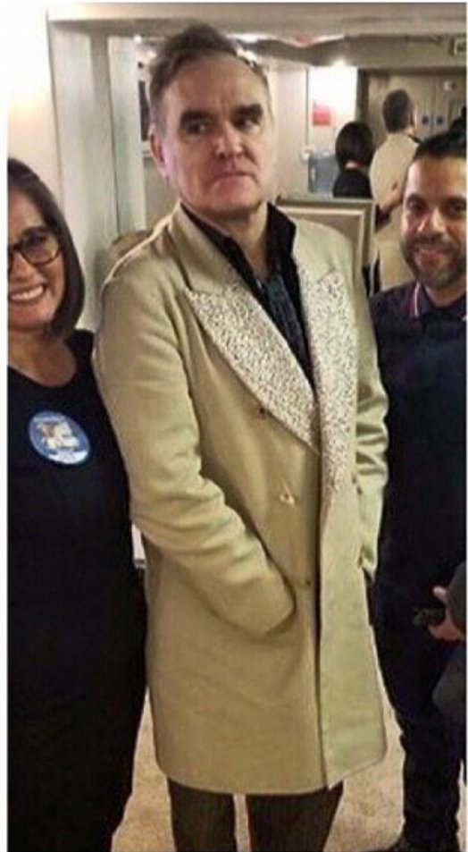 maladylingerson's tweet photo. pictures of morrissey looking very awkward around other people are some of my favourite things https://t.co/bqzgu2OJKG