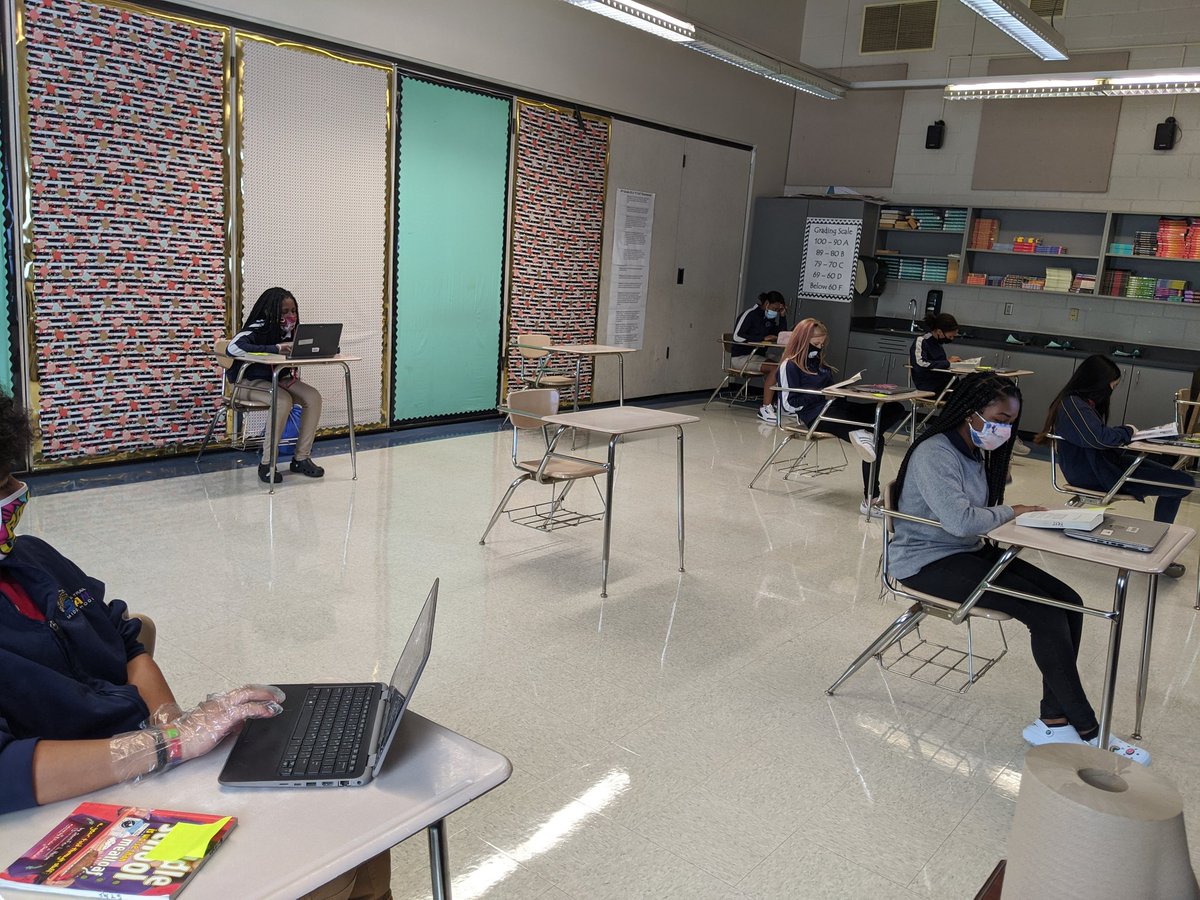 MsKerr89's tweet photo. It's been a while but so happy to see these sweet, sweet faces and watch them either learn digitally or begin our independent reading journey! #oneteamonemissiononerockhill
#readingforpleasure #independentreading #hybridlearning https://t.co/ocn5zp5EEA