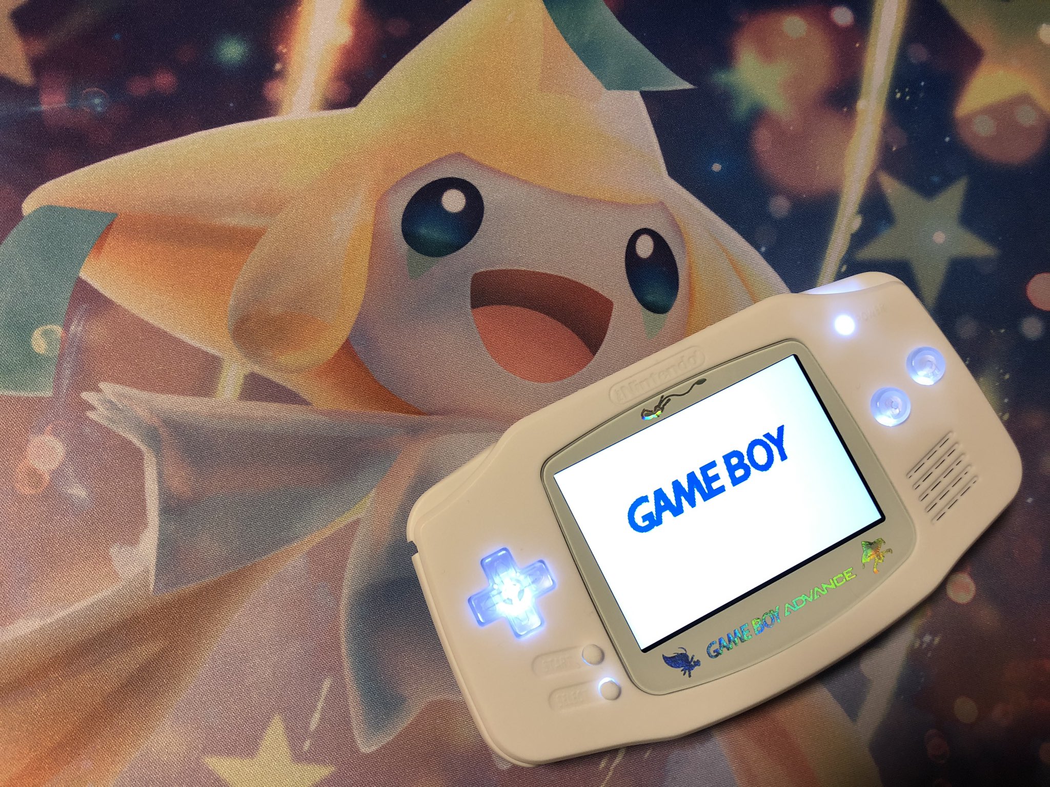 تويتر めらるば على تويتر オールホワイトコンセプトのgbaも完成 Ips液晶 プレステージシェル オリジナルデザインレンズ オリジナルデザインラベル パワーled変更 ボタンled サウンドアンプ バッテリー化 ワイヤレスアダプタ内蔵 可変クロックアップなど
