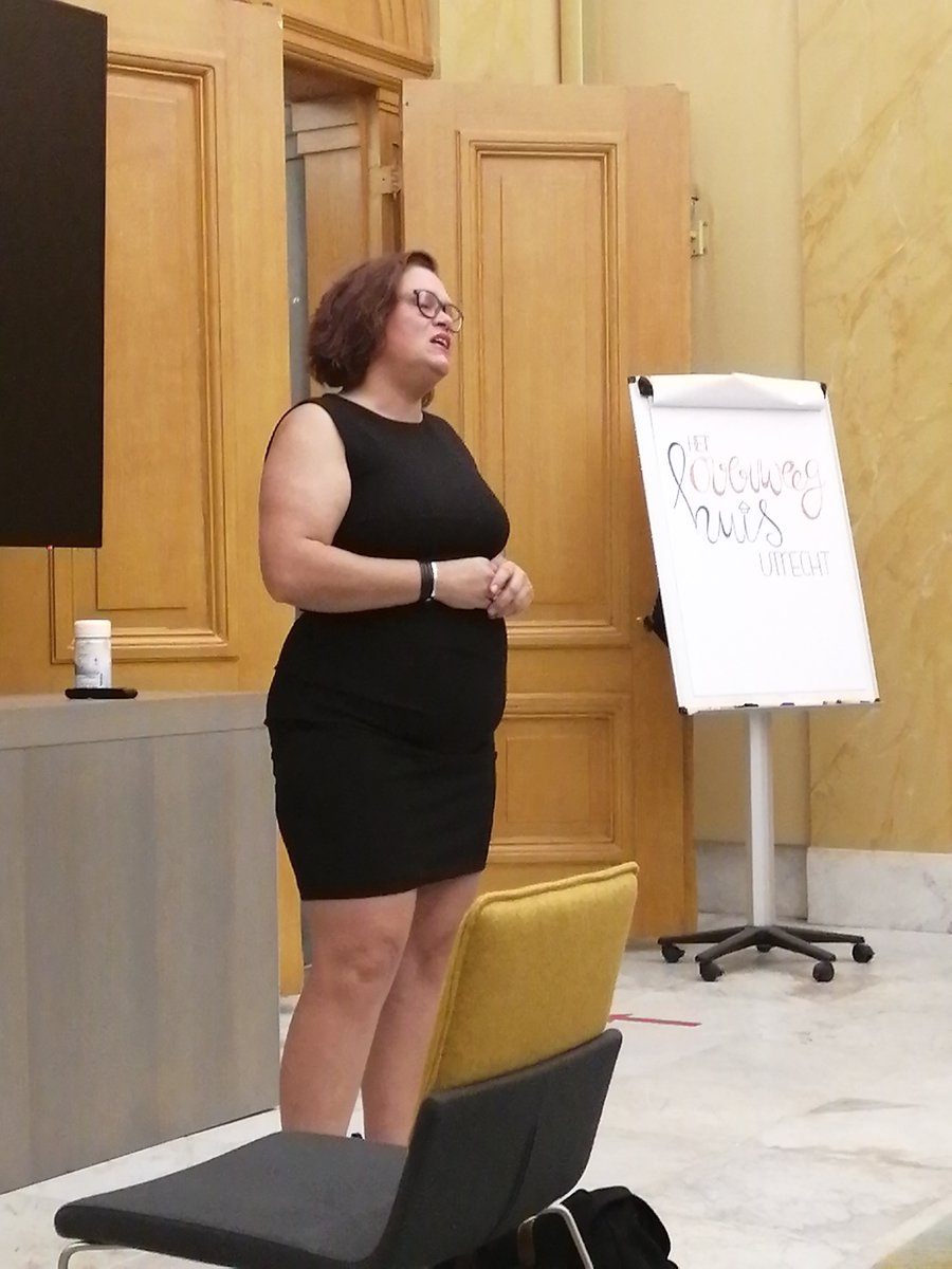 herstelwerk's tweet photo. Vanessa in actie op het Stadhuis over het Overweeghuis voor Doen &amp; Laten https://t.co/vak0Nr3UbL