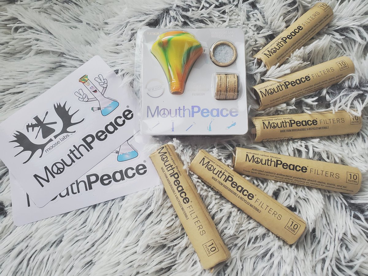 BabieGetsBaked's tweet photo. *GIVEAWAY*
Keep Those Lungs Healthy! 💨
One of my FAV products that I never smoke without-now you can too!

Includes: (1) Pineapple Express @mooselabs_ MouthPeace 
(6) Filter Rolls
Surprises from BB 🤓

US &amp; Canada 
Must Follow, RT &amp; Like Post

Ends 9/30 https://t.co/8M8A2v0qui