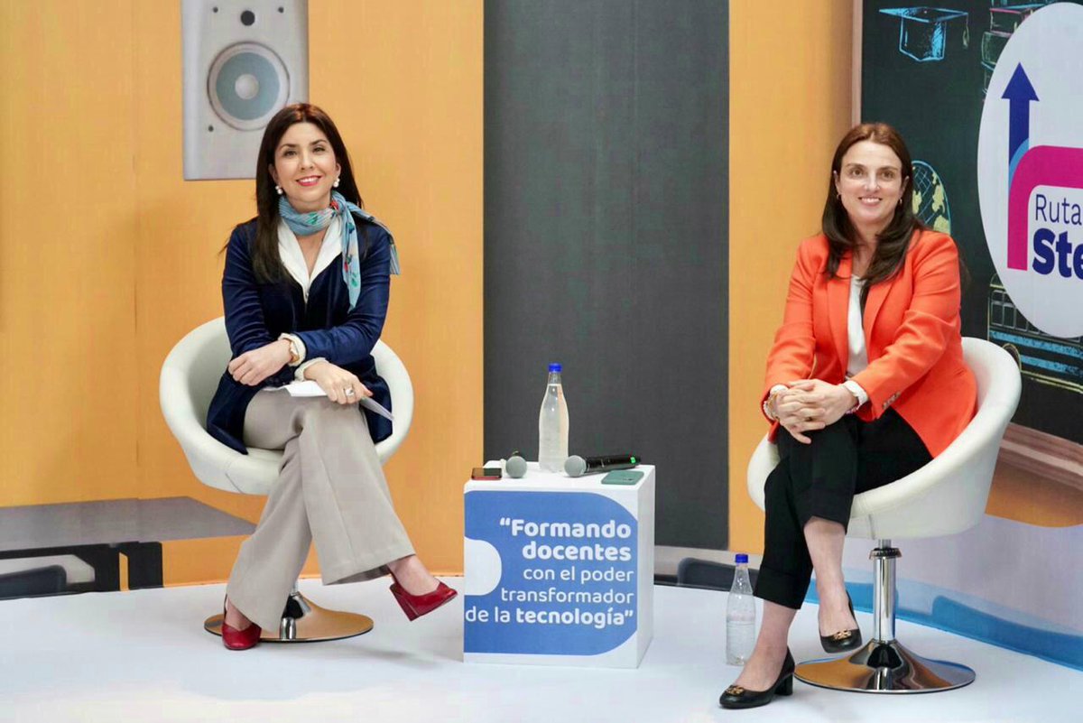 Mineducacion's tweet photo. #AEstaHora La ministra de Educación, María Victoria Angulo, y la ministra TIC @karenabudi presentan la estrategia #RutaSTEM, para que docentes de colegios públicos del país fortalezcan sus habilidades en ciencia, tecnología, ingeniería y matemáticas >> https://t.co/OCuiii6FYW https://t.co/IzEYoe7Fnf
