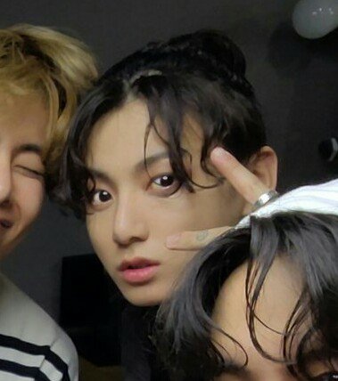 we got to see jungkook with buns!