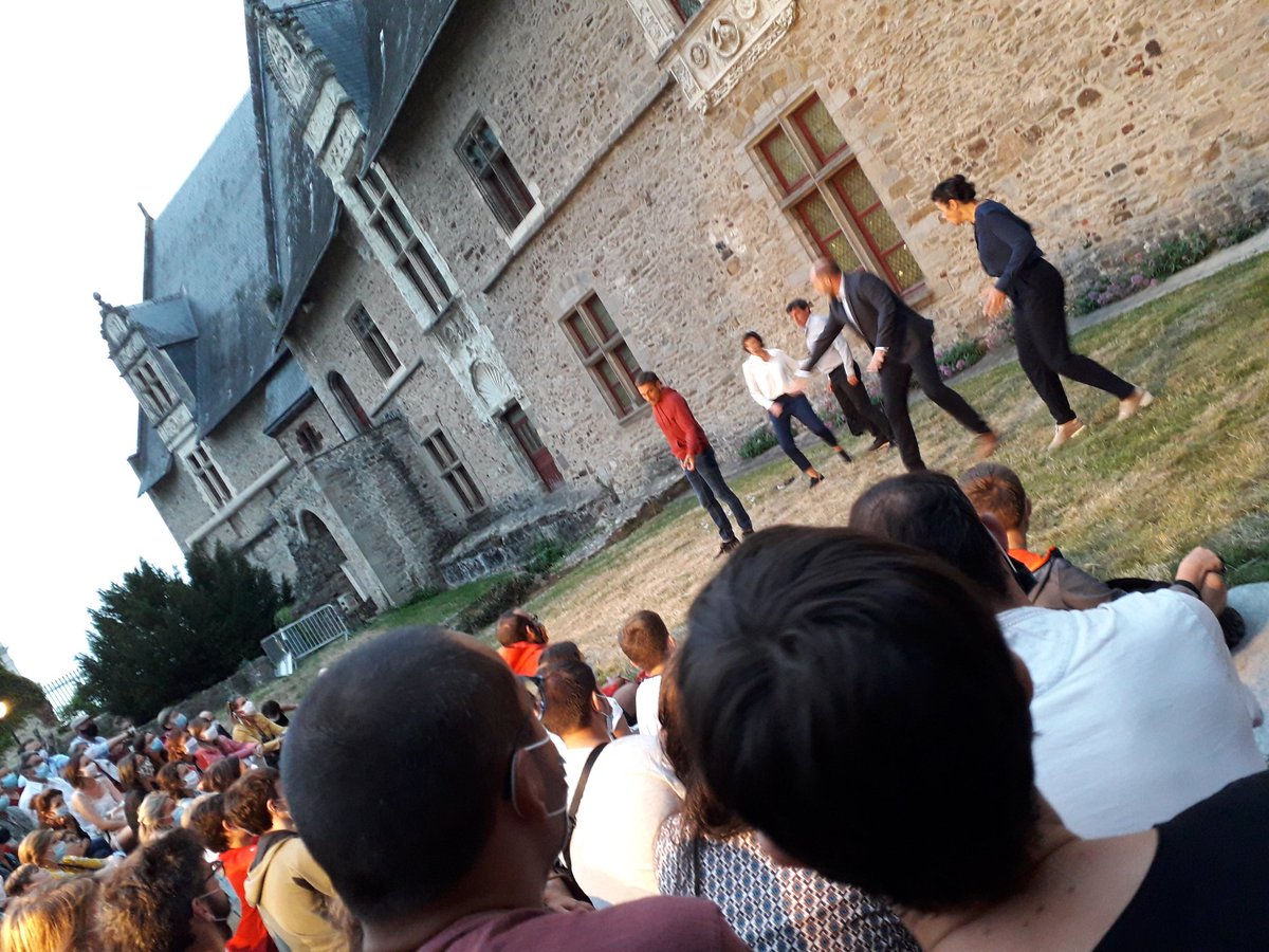 AurePasq's tweet photo. Quel immense plaisir de retrouver le #spectaclevivant et de plus est dans un tel lieu 🤩 @ChainonFestival @Laval_la_Ville @bruno_flechard https://t.co/bHaq2Qh8Fg