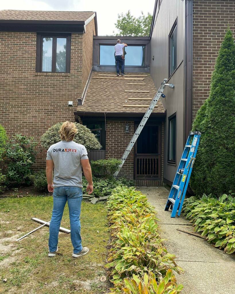 DuraPlex's tweet photo. Beautiful day for some windows 😎 https://t.co/SmV1Ovgtxp https://t.co/ubHa9oKgUz