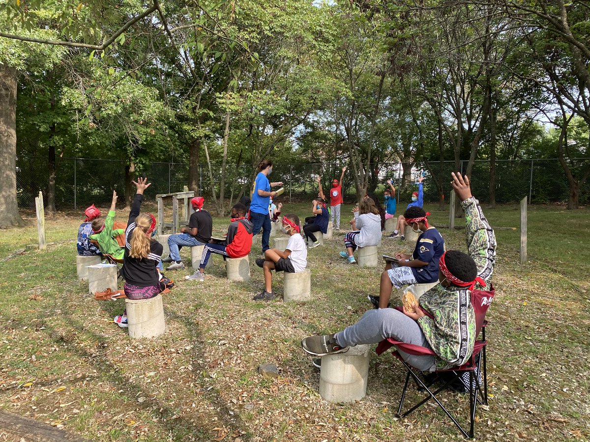 collablabladies's tweet photo. 5th graders doing amazing things in the outdoor classroom today:) Flexible seating, fresh air, collaboration, character ed, class community, reading engagement, and authentic writing experiences! Ask them about the Man in the Red Bandana! #fmtlearns #fhsdlearns https://t.co/kH5fh5UbI0