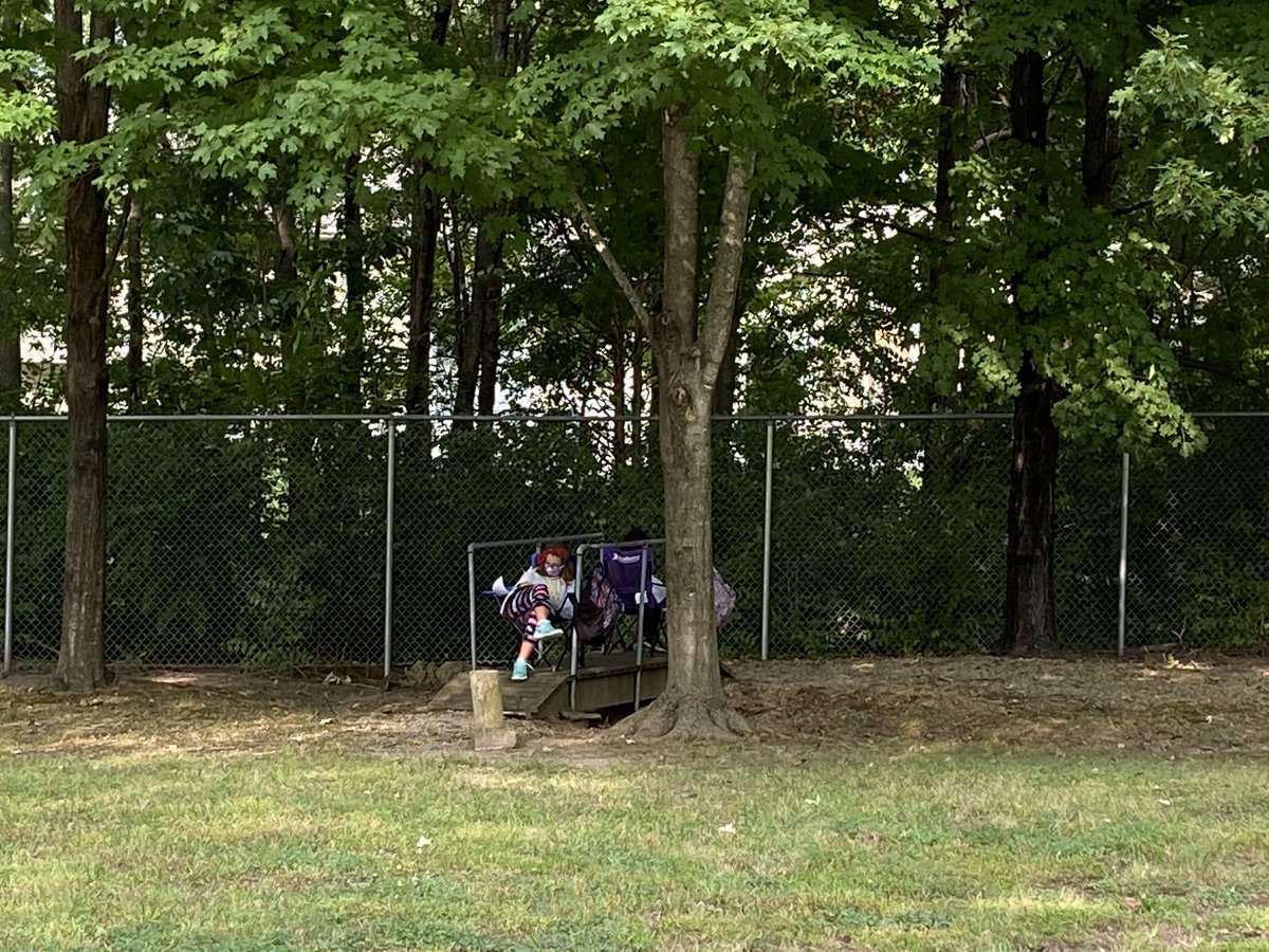 collablabladies's tweet photo. 5th graders doing amazing things in the outdoor classroom today:) Flexible seating, fresh air, collaboration, character ed, class community, reading engagement, and authentic writing experiences! Ask them about the Man in the Red Bandana! #fmtlearns #fhsdlearns https://t.co/kH5fh5UbI0
