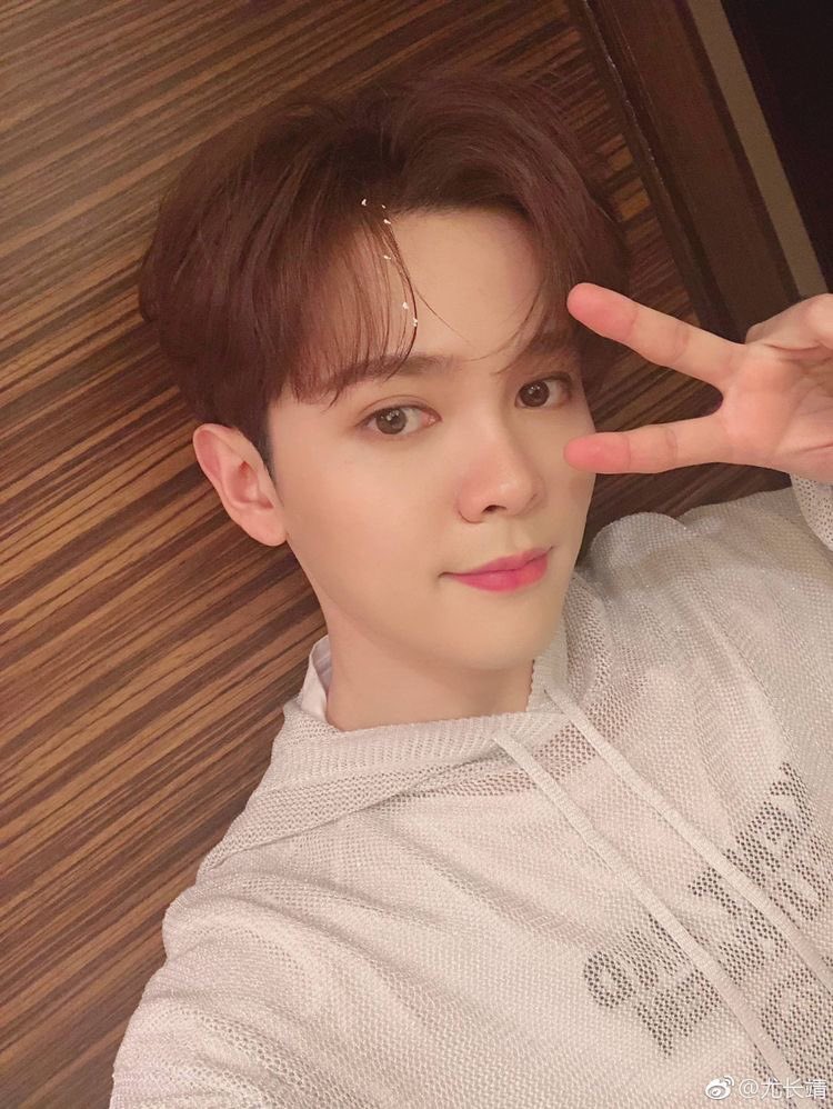 You Zhangjing -Main Vocal -Birthday: September 19th, 1994-Fandom Name: 西柚 / Xī yòu (grapefruit)-Soloist under name Azorachin-Malaysian-Plays piano-Likes cooking, watching movies and singing-VOCALS VOCALS VOCALS !-Best Smile