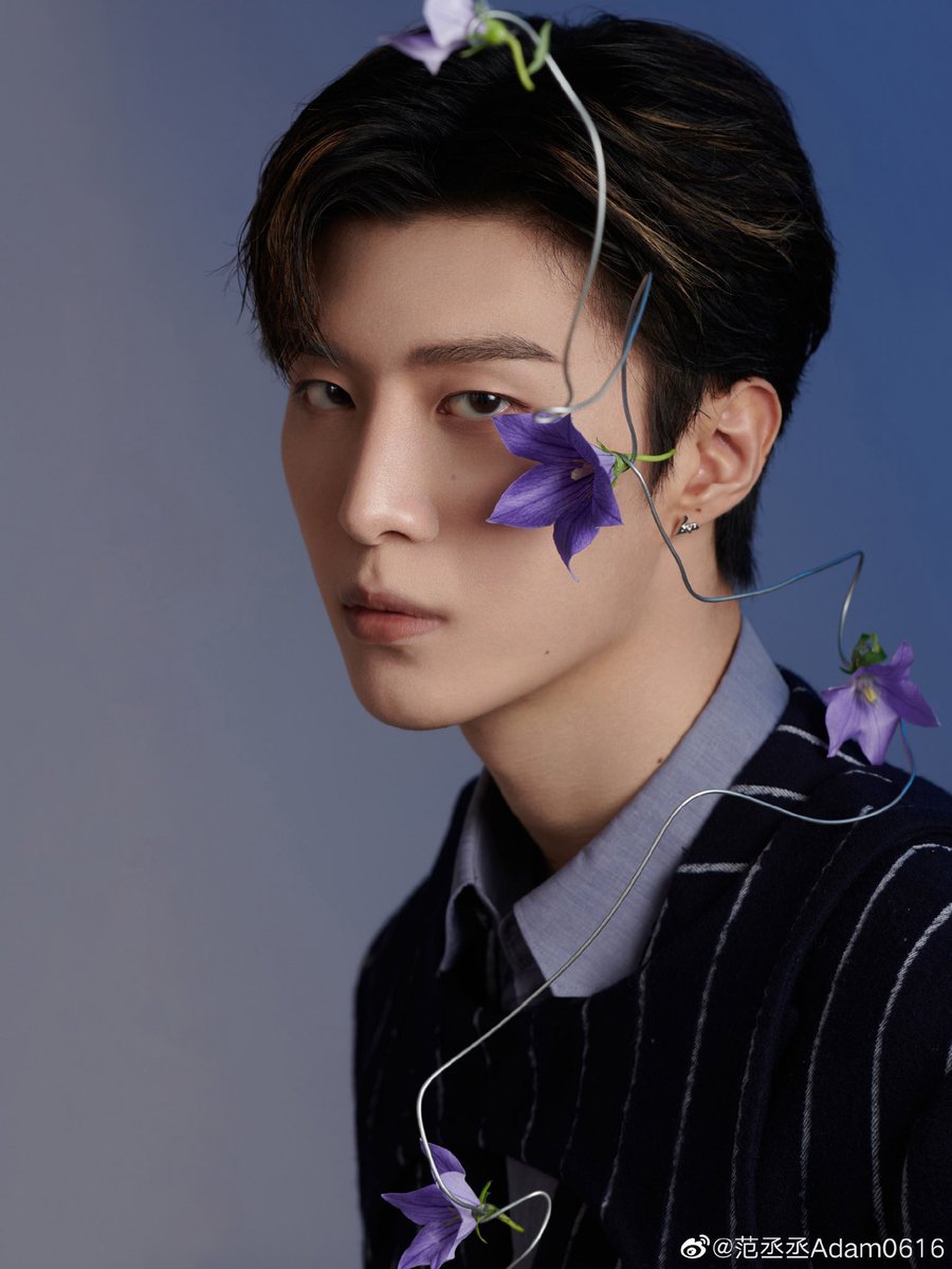 Fan Chengcheng-Lead Dancer, Vocalist, Rapper, Visual-Birthday: June 16, 2000Fandom Name: Chengstar-Member of NEXT (which i also have a guide for)-Likes playing basketball and piano (has played since he was 4)-Naturally really funny -All rounder - good at everything-LOUD