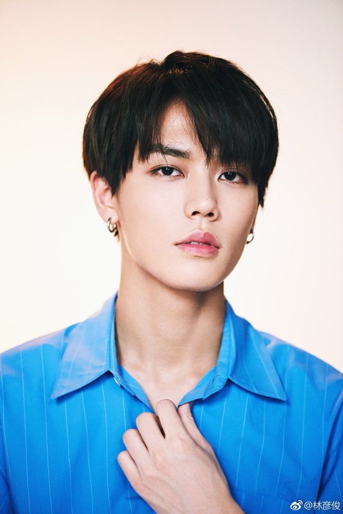 Lin Yanjun-Lead Vocal, Visual-Birthday August 24, 1995-Fandom name: Evanism (his eng name is Evan)-1/2 of taiwanese line-Another all rounder-Soloist-Loves telling cold jokes/super funny-Very flirty personality-DIMPLES !-“Cold” exterior but is really the softest boy