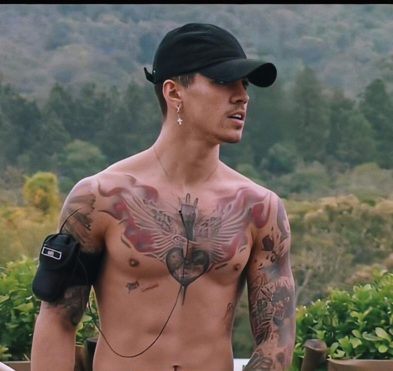 Biel's tweet photo. Ele tá servindo muito enquanto treina 🤤 #AFazenda12 #TeamBiel https://t.co/UXSaxJidXZ
