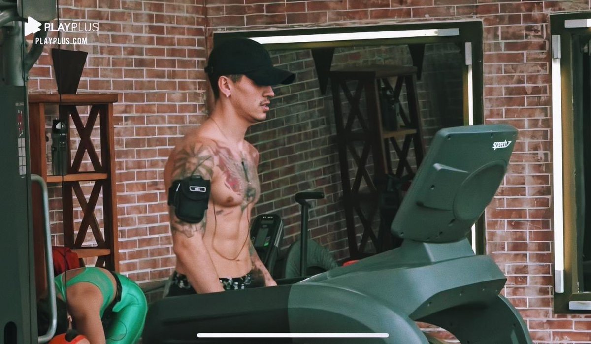 Biel's tweet photo. Ele tá servindo muito enquanto treina 🤤 #AFazenda12 #TeamBiel https://t.co/UXSaxJidXZ