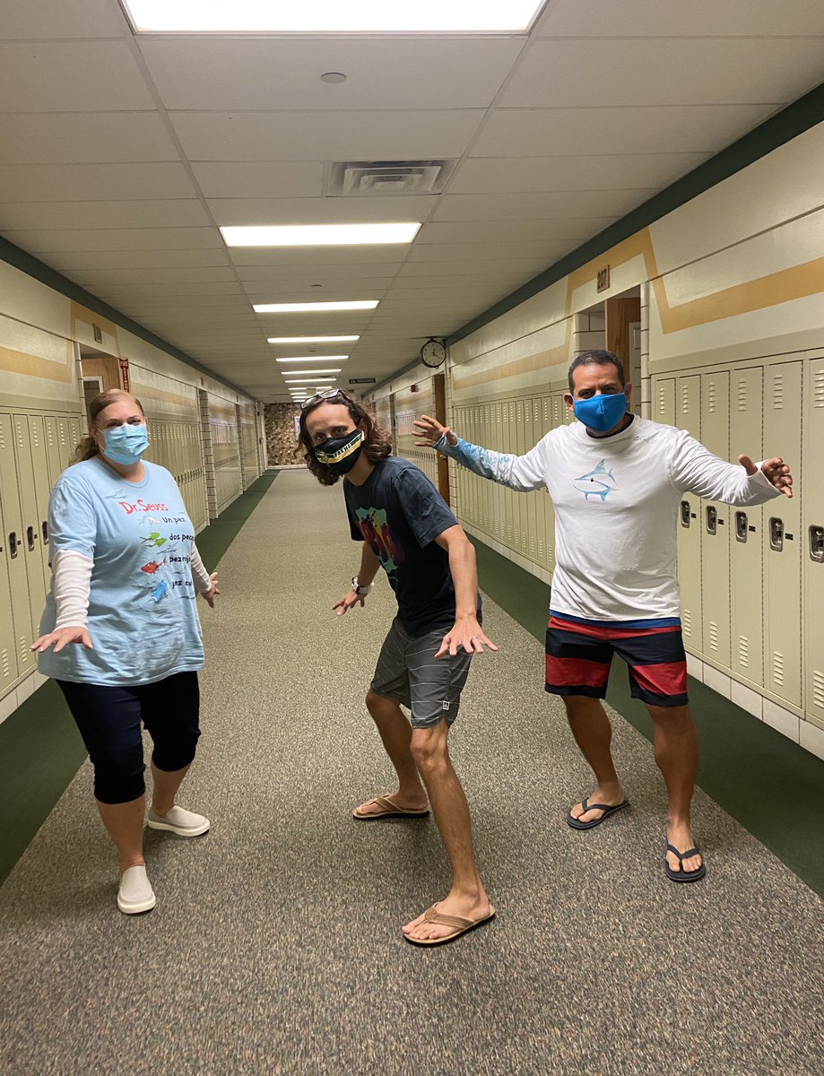 Sra_Clement's tweet photo. Sending some waves from the WL Dept. to help cheer on and recognize our swimmers today! 🌊🏊‍♀️🏊‍♂️🌊 #FHSspirit #spiritweek @FremdVikings @FremdStuco https://t.co/TtIaMxpVp6