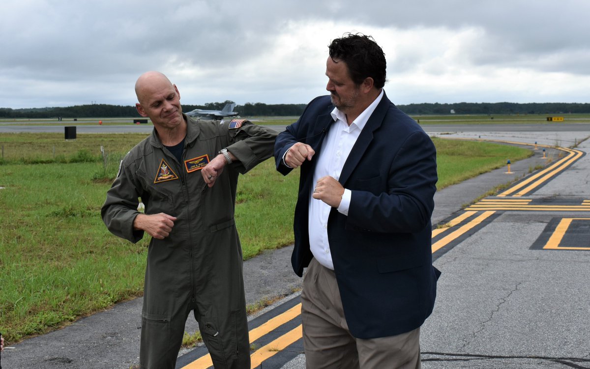 vbschools's tweet photo. Superintendent Dr. Aaron Spence @BeachSupe
 and Captain John Hewitt of NAS Oceana 
@NASOceana have an exciting announcement for our fifth grade students! https://t.co/8mPQh9qDc1 https://t.co/cYTjP2i2VD