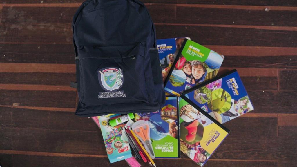 "Lo que se les dé a los niños, los niños darán a la sociedad" Karl A. Menninger.⁣
⠀⁣
Por eso seguimos apoyando su proceso formativo y llevamos con #ElKitQueCambiaVidas las herramientas necesarias para que continuen su procesos educativo.