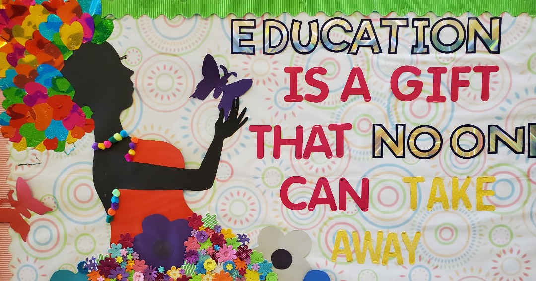 JAX_PAL's tweet photo. Education is a gift that no one can take away. One of our many JaxPAL educator's, Mrs. Edgerton from our Northside, created this beautiful bulletin board in our education building, to continually inspire our PAL's every day. #JaxPAL #education #mentorship #inspireouryouth https://t.co/PA7D1rwave