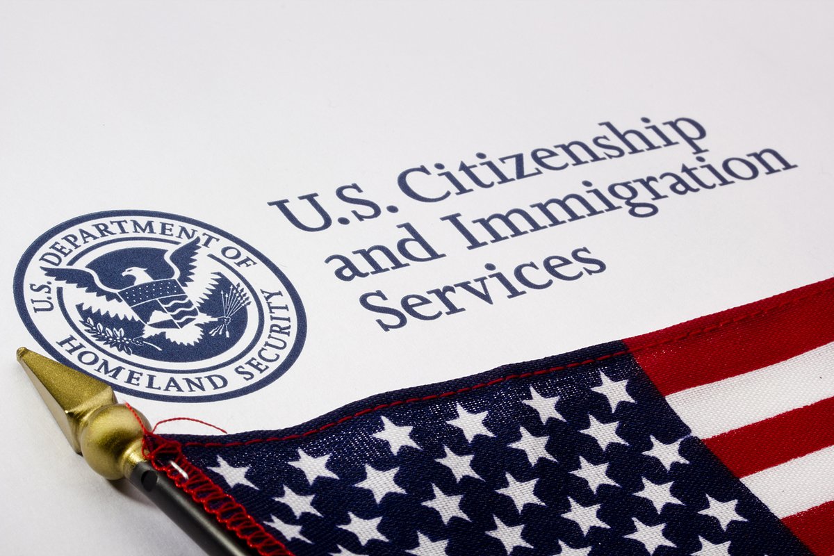 USCIS will continue to allow delayed responses to certain notices and #requestsforevidence, through January 1, 2021. #USCIS will consider responses that are submitted within 60 days of their listed deadline.
bit.ly/33wN3ED
#law #legal #immigrationlaw #immigrationalert
