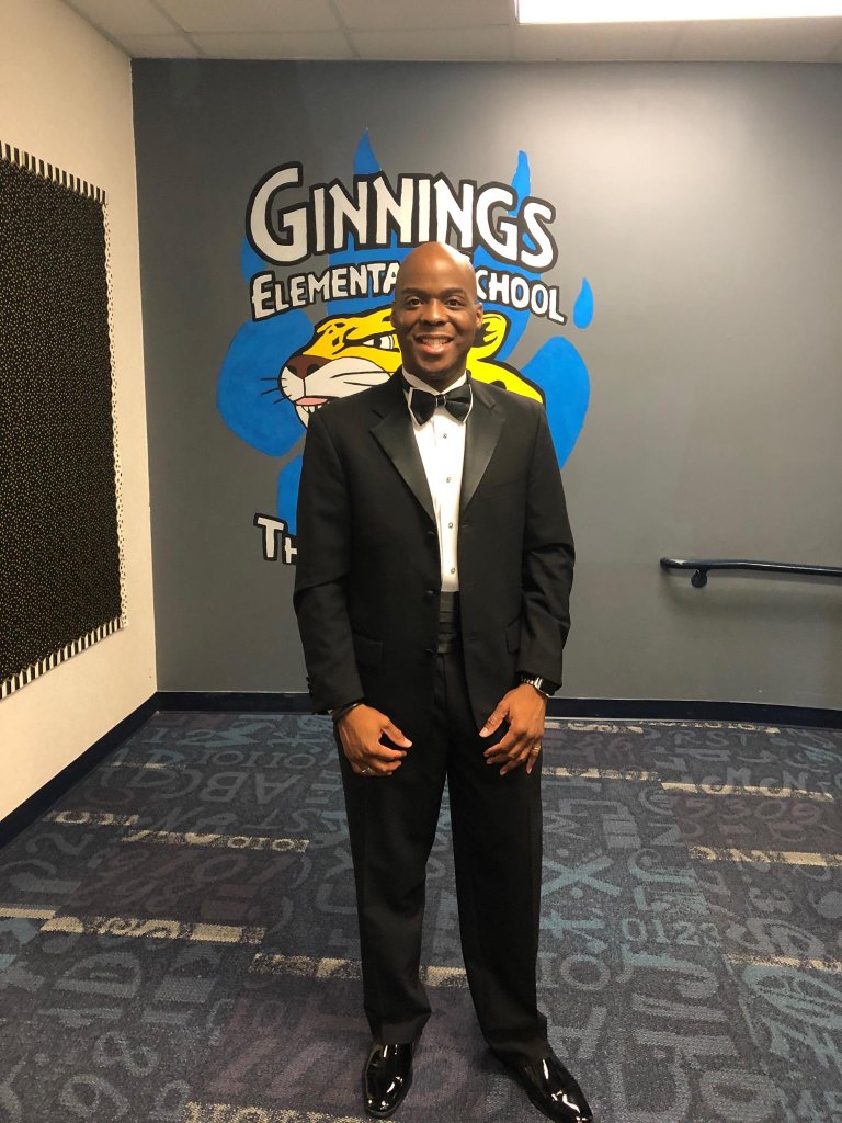 ClaudiaBolivian's tweet image. Ginnings had a special day yesterday! Mr. Anderson's birthday. He was wearing a Tuxedo and we surprised him wearing formal attires because it was his special day! We celebrated a great leader and an amazing person. Here is to many more Mr. Anderson  @GinningsElem @cornqander