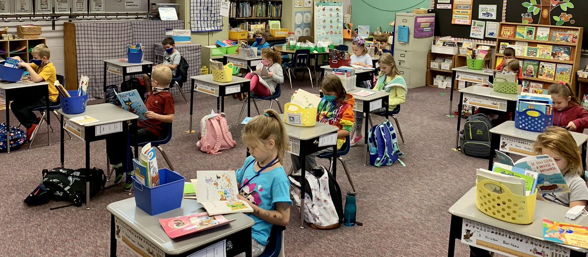 SS_Gr2's tweet photo. Do you know there are 3 ways to read a book? Second graders are steadily building stamina during Read to Self. https://t.co/TX6kEy1bJC