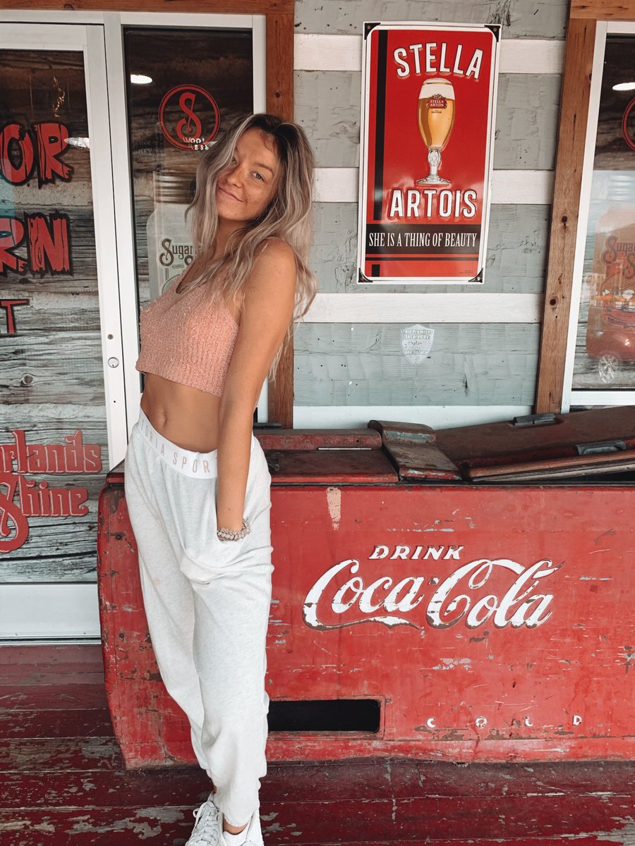 maddiesharpless's tweet photo. she do be a thing of beauty doe #stellaaa https://t.co/FSLVVfnzFR