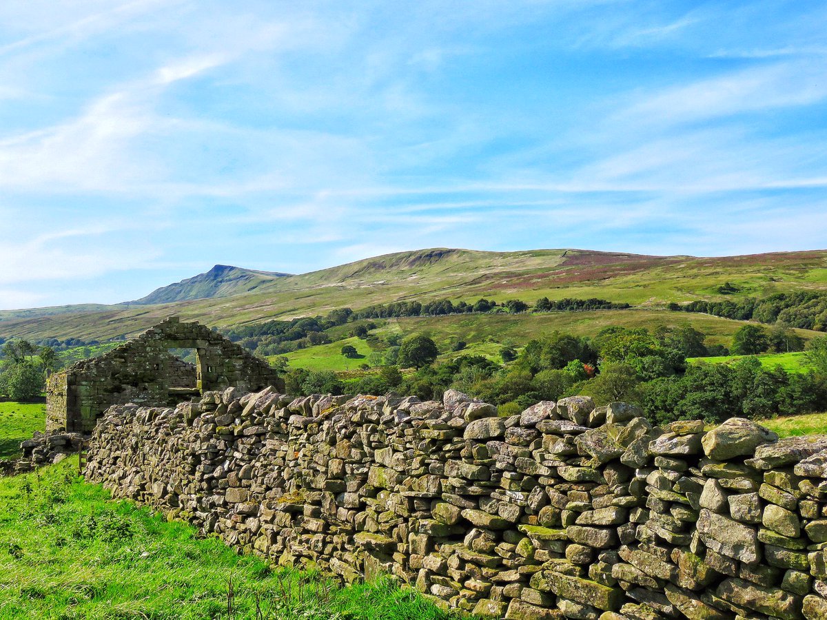 oldcrofthouse's tweet photo. One thing we can always guarantee in the Eden Valley its a view all to yourself
#wildboarfell #lammerside #yorkshiredalesnationalpark #exploretheunknown #walkingadventures #walkingholidaysuk #bedandbreakfast #kirkbystephen @VisitEden #thinkoutsidethebox #notasoulinsight #Cumbria https://t.co/JCBKKmhIkf