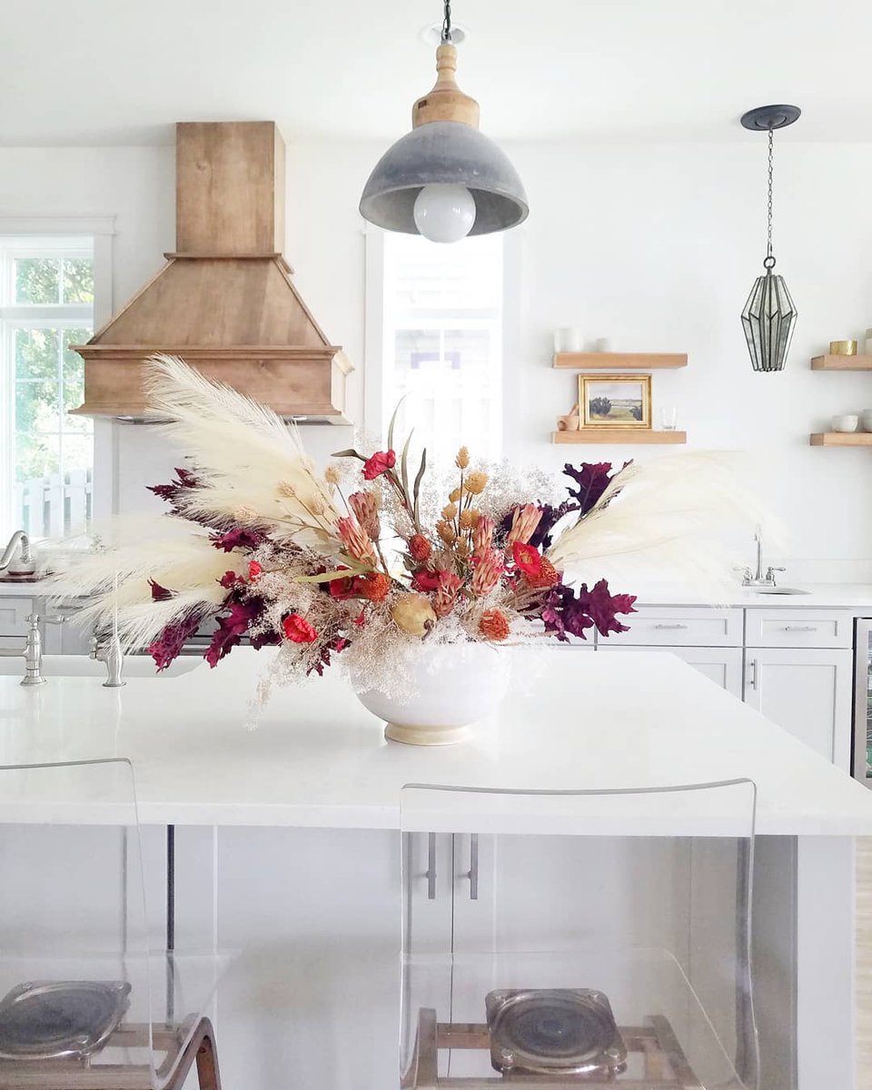 kirklands's tweet photo. DIY Project Alert! 🚨 Kirkland's Insider, carcabaroad, is taking over our blog to show you how to make this fall floral arrangement. 🍂 https://t.co/D3t50PDCUQ 
#kirklandsfinds #kirklandshappiness #bringhappinesshome #falldecor #fallfloral https://t.co/aHsLMEGhau