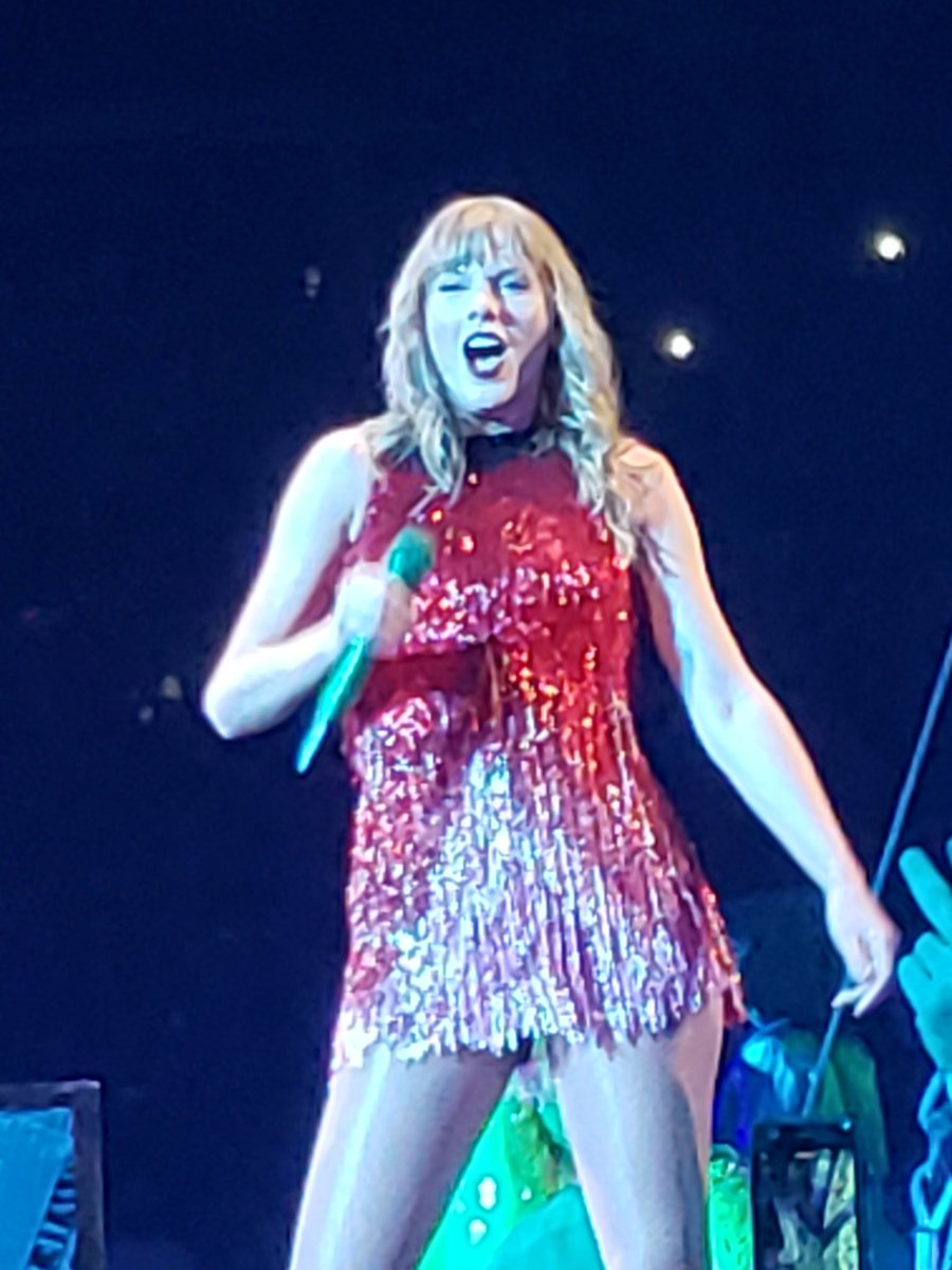Swiftie13_87's tweet photo. #reptourindy two years ago!!! 😭😭😭 https://t.co/doKJmqcLUH