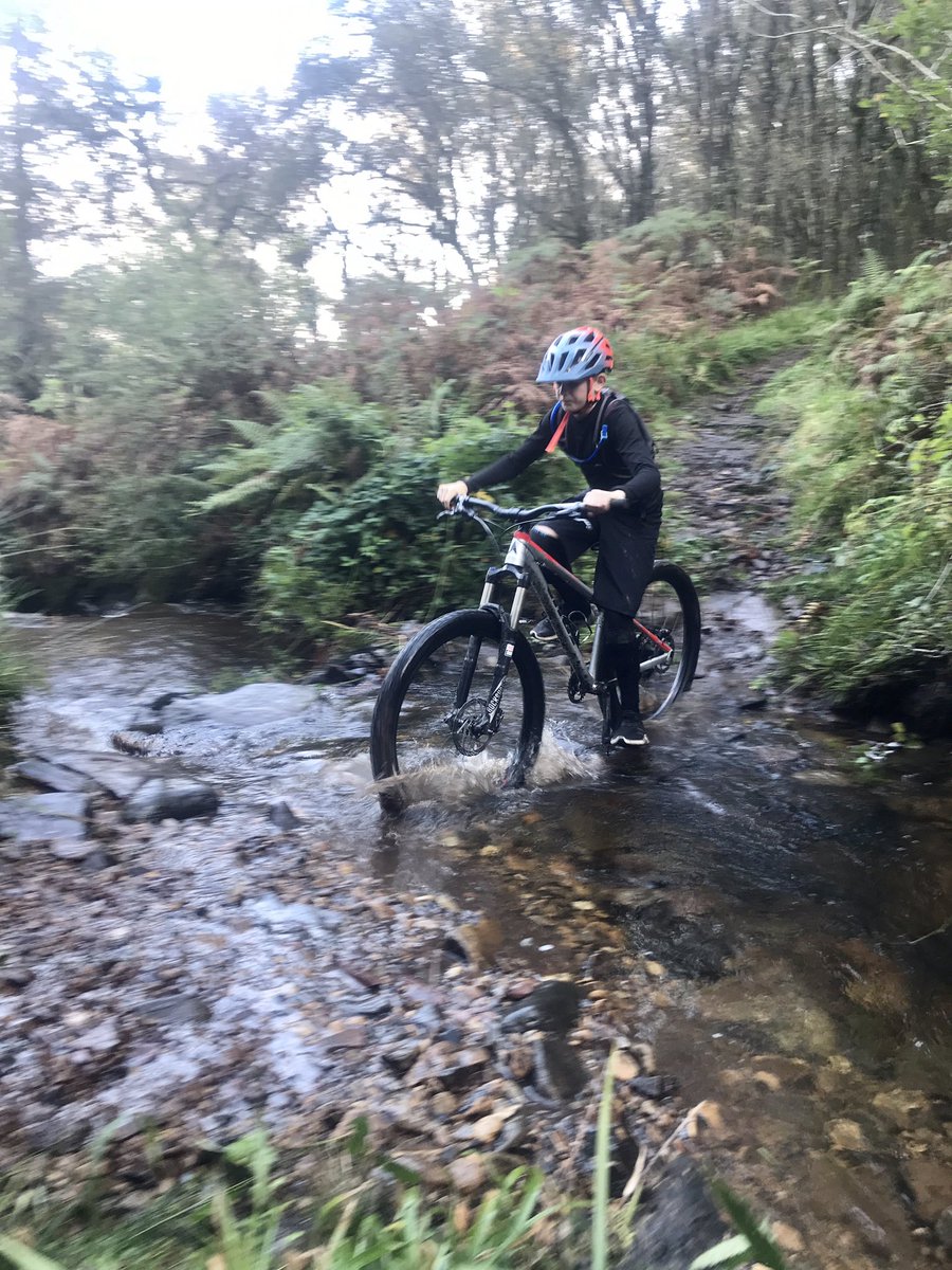 ahsmtbc's tweet photo. Second batch of 1st years first introduction to looking after their trails and riding them after school. @IMBA_Europe #TCoYT 2020. https://t.co/cTTquoKLjo
