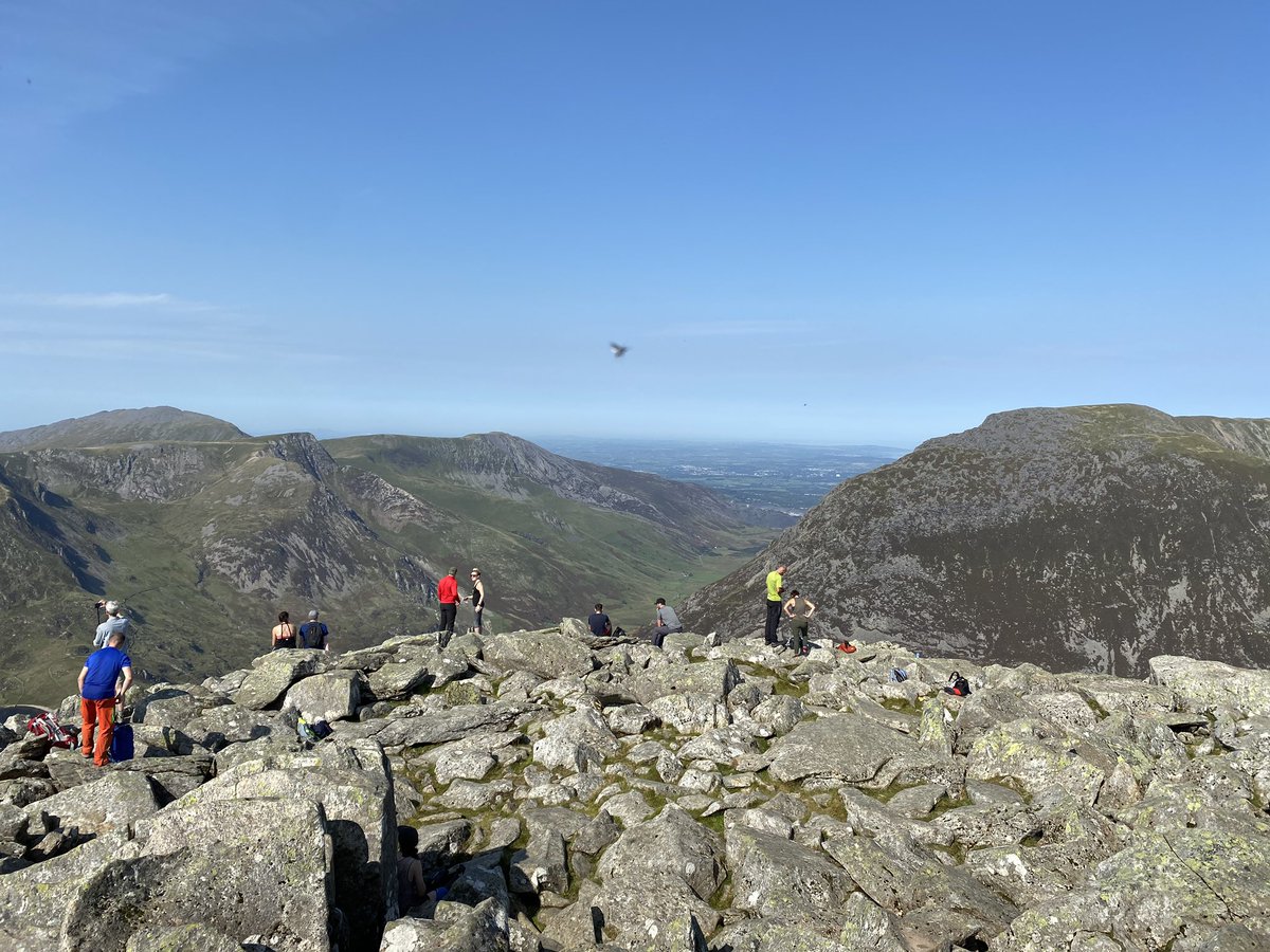 BethanBeaton's tweet photo. Diwrnod hyfryd #eryri #tryfan #dyffrynogwen #snowdonia  @visit_snowdonia @visitsnowdonia @visitwales @NorthWalesWalks @DerekTheWeather @Ruth_ITV https://t.co/QcJV9yBrc5