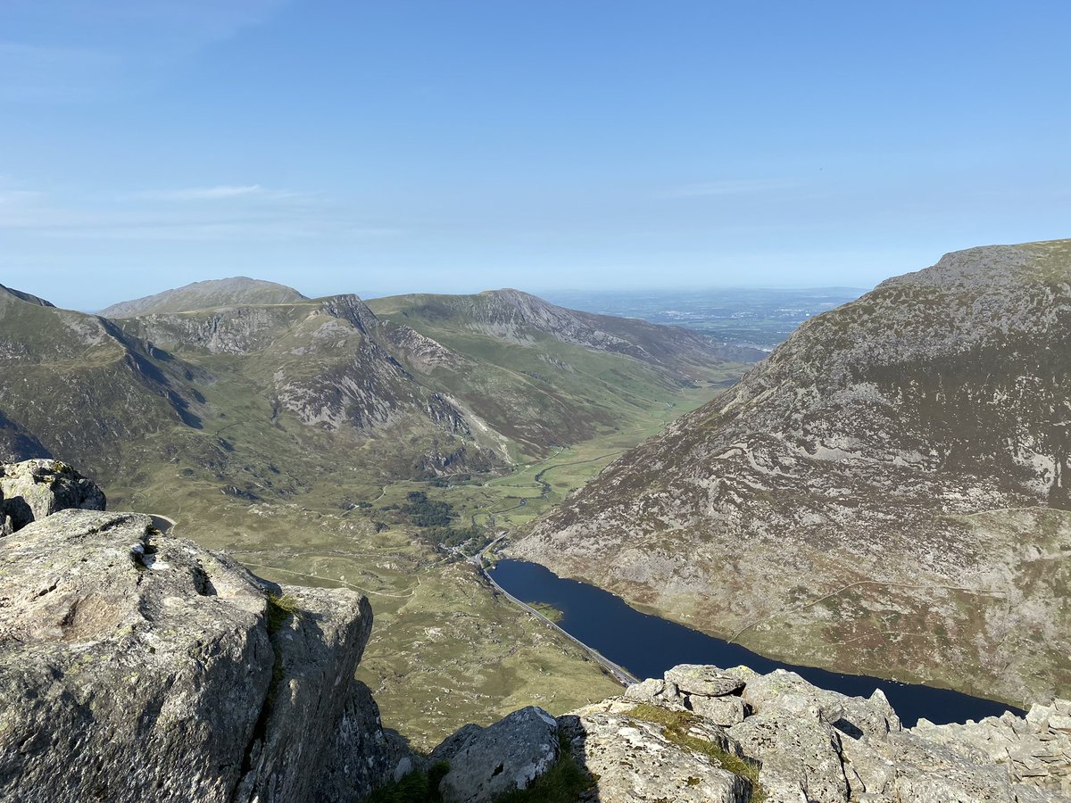 BethanBeaton's tweet photo. Diwrnod hyfryd #eryri #tryfan #dyffrynogwen #snowdonia  @visit_snowdonia @visitsnowdonia @visitwales @NorthWalesWalks @DerekTheWeather @Ruth_ITV https://t.co/QcJV9yBrc5