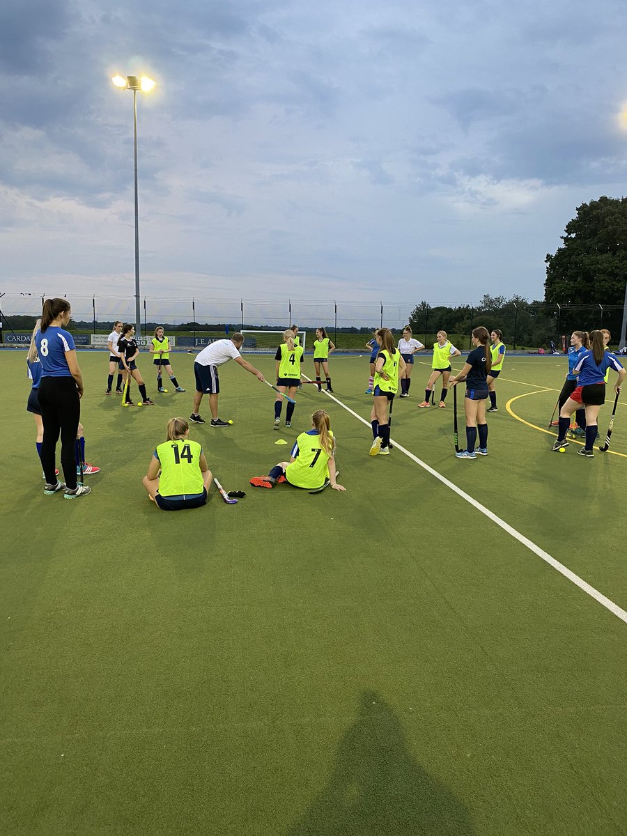 engagecoaching1's tweet photo. Brilliant @HockeyHarrogate u16s girls training tonight #greattobeback #plentytoworkon Thanks to @ButcherSport & @IanLoseby for all your help @EH_North @EnglandHockey Nearly 80 girls trained tonight in 2 sessions each in 2 half pitch #bubbles ๐๐
https://t.co/gkFmZswwMz