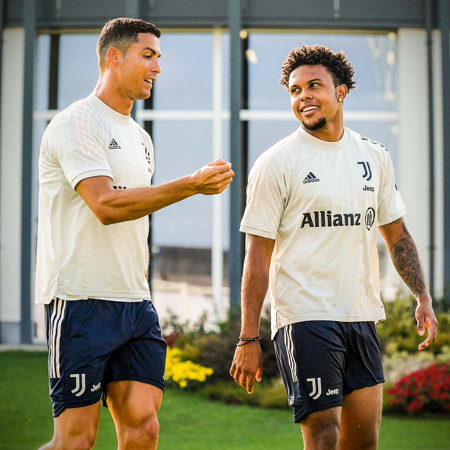 brfootball's tweet photo. Last season, Weston McKennie finished in 12th place in the Bundesliga with Schalke. 

This season: https://t.co/uxkQ8FJACb
