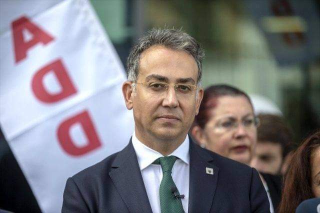 Atatürkçü Düşünce Derneği Genel Başkanı Hüseyin Emre Altınışık’ın 1999 yılından bu yana CHP'li Çankaya Belediyesi'nden maaş 
aldığı ortaya çıktı..