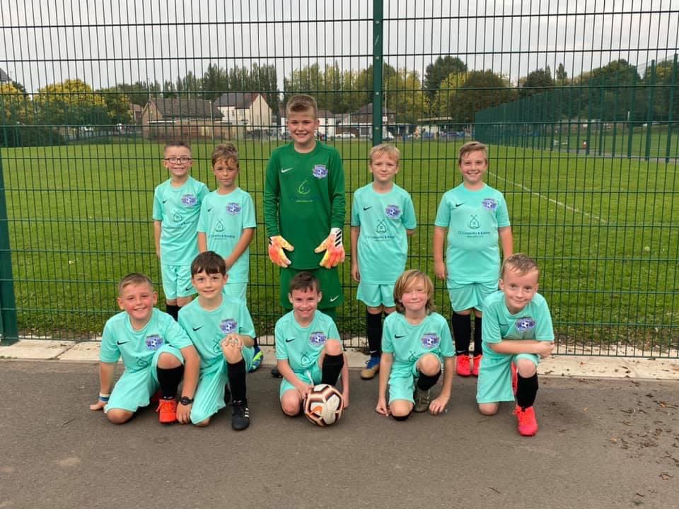 HurstHeathFC's tweet photo. Here’s our under 10’s ready for the new season. Thanks to our sponsor CG Carpentry and Building ltd for our fantastic new kit it looks brilliant. 

These lads have been working so hard pre-season and are ready to go. Let the fun begin ⚽️💚

#HurstHeathAyWe https://t.co/lFresXzmQc