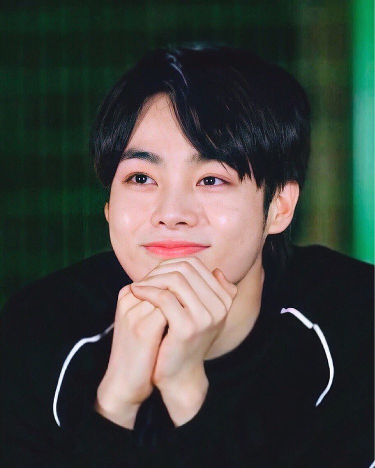 hunnybinz's tweet image. Anyways, comment below with what you are looking forward to when hanbin debuts.

For me it’s fansigns. I want to see his interactions with fans. I bet he will be a bit shy with compliments but I know he will appreciate every dingle fan that goes 
#waitingforhim