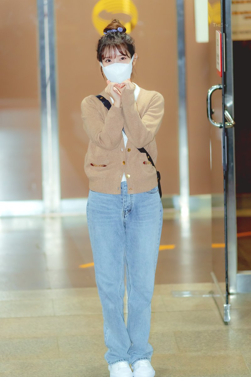 thesin__'s tweet photo. 200915 유스케 퇴근

#IU #아이유 #이지은
@_IUofficial https://t.co/3fUjjwXScv