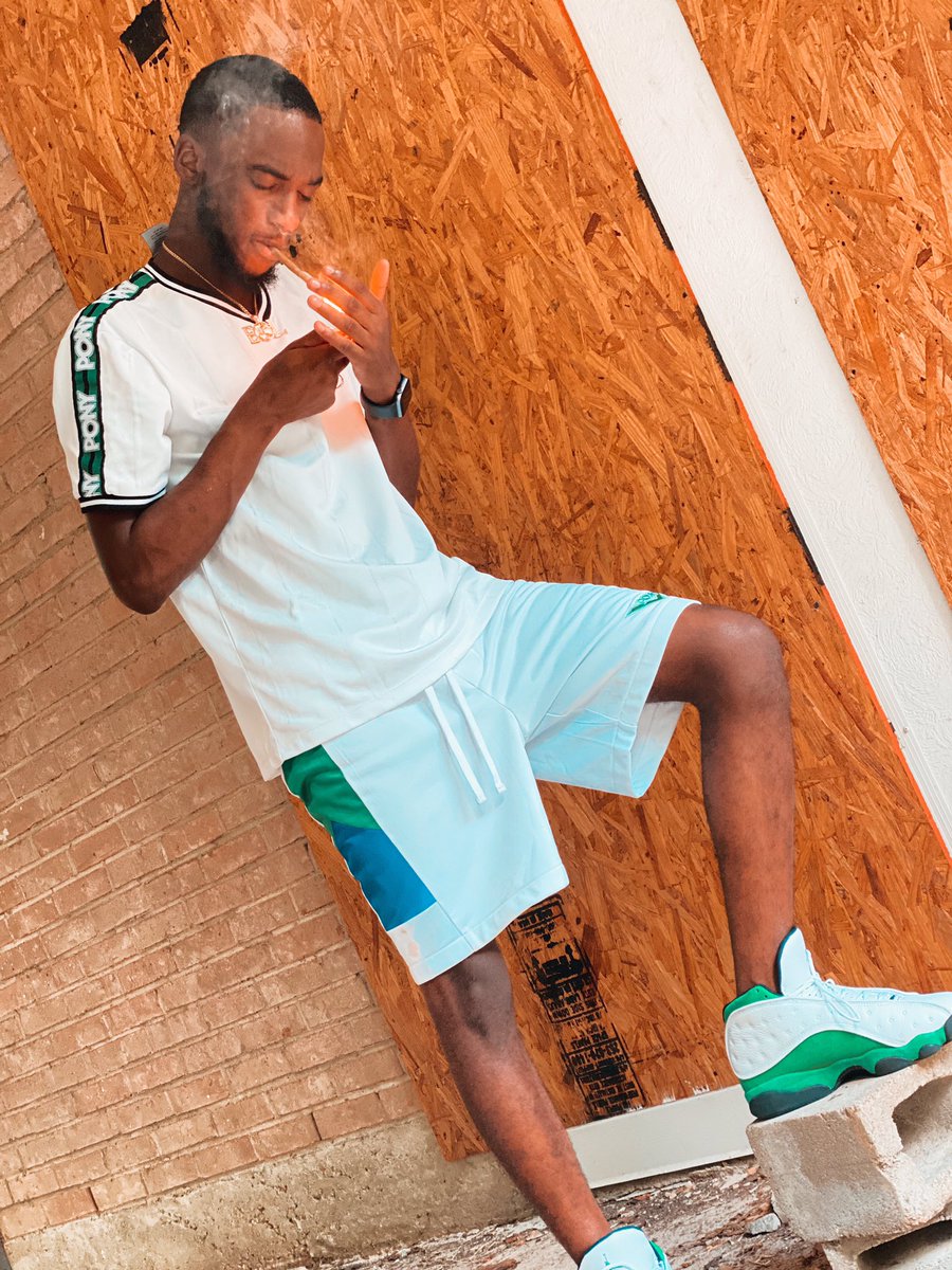 NevaWannaTalk's tweet photo. They know im doin ๐ณ well but my blunt Sharklato ๐ฐ๐ฆ #LLDraco๐ฆ๐ซ https://t.co/q3RS9iGtsR