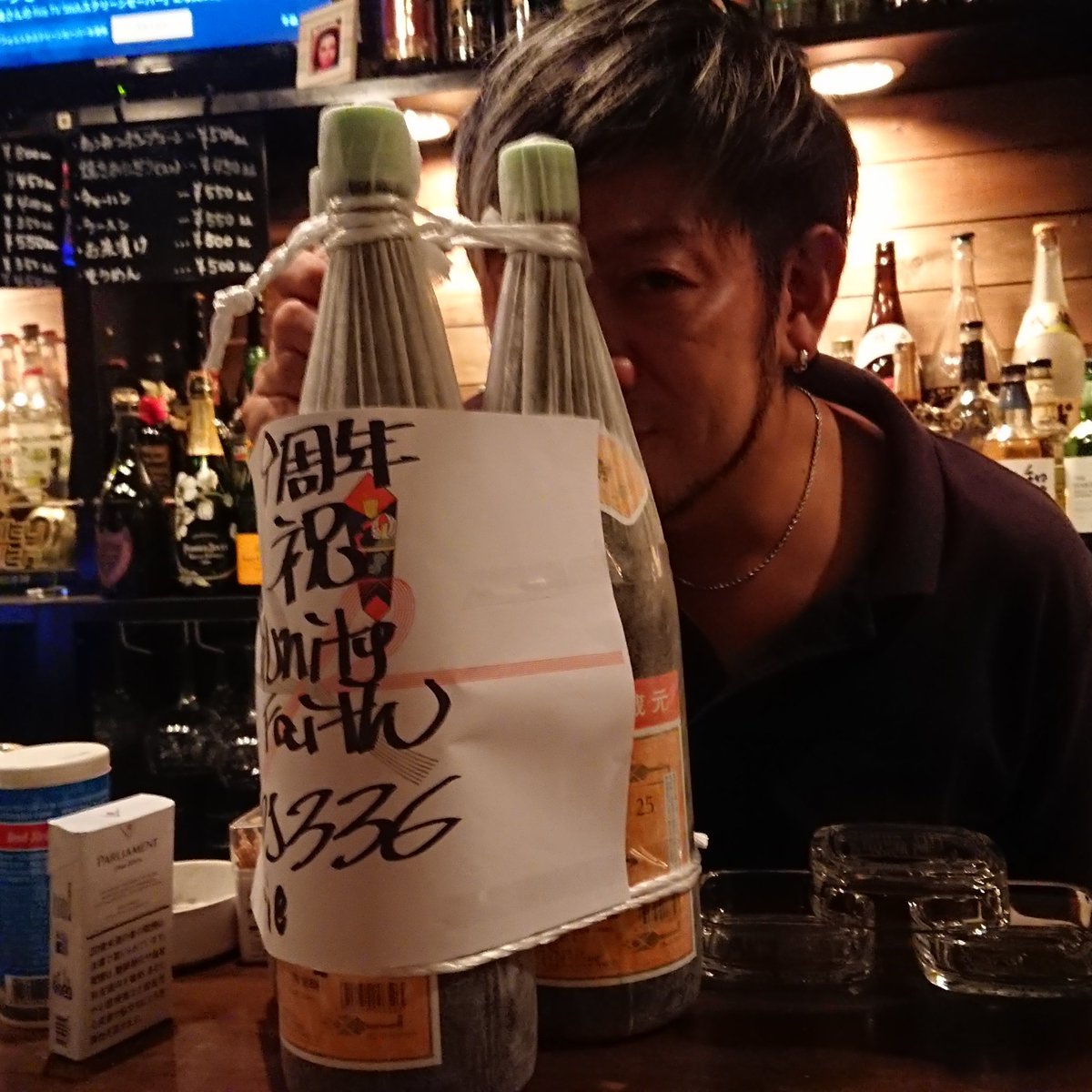 kissauf's tweet photo. Bar Unity Faith 9周年。
1日早くお祝いに行かせて頂きました‼️
同級生で親友のやすしがオーナーで切り盛りしているBar。
9.16は是非お祝いにかけつけて下さい。
お酒好き、お話好き、レゲエ好き、皆Bar Unity Faithに遊びに来て下さい✨✨
#大阪 #深井 #Bar #酒場 #Unityfaith https://t.co/Mv3JCf8zA0