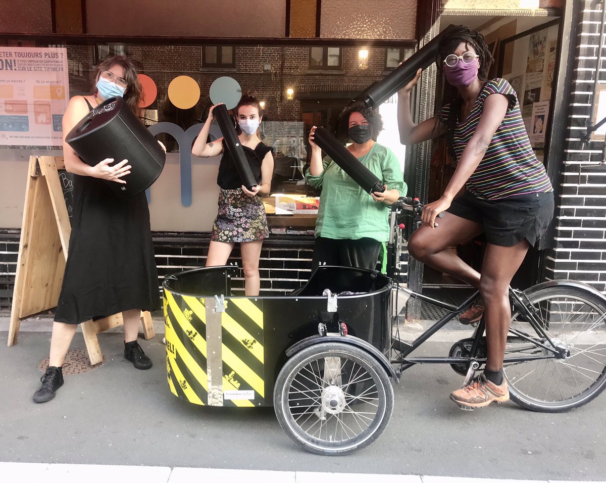 velowomon's tweet photo. Le Vélo en famille ça roule ! #velocargo #convoiexceptionnel #cargoblaster @ScopTipimi @lillefrance on est prêt pour jeudi ! #solidarite #citoyennete autour de #laboiteavelow @MEL_Lille @vdascq https://t.co/yvw83MoT4R