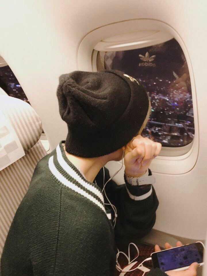 A thread of Jimin justbeing Jimin irl and me loving every second.  @BTS_twt