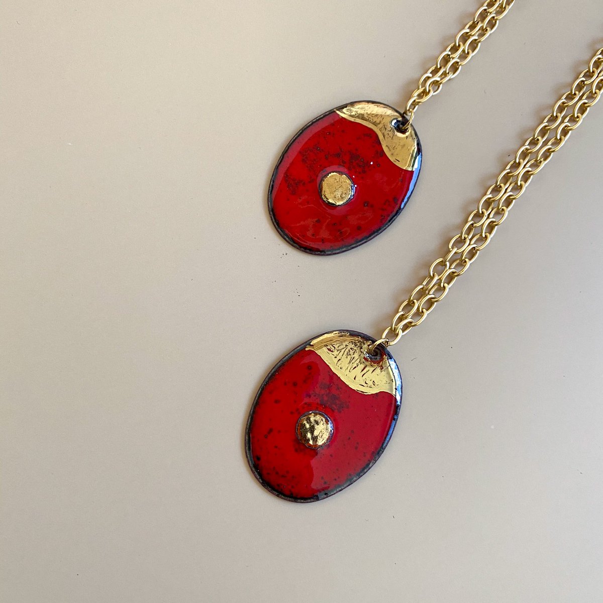 For those that don’t know me - I am Jo and I make enamel and fused glass jewellery and home decor - I’ve been playing with gold on enamel - what do you think? #SBSWinnersHour #SBS