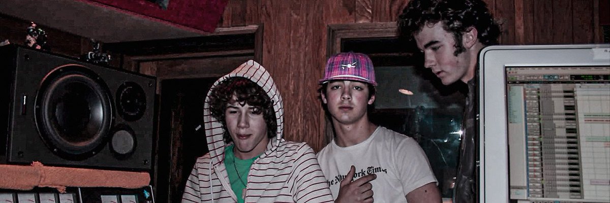 vespersnwbb's tweet photo. #16daysofnickjonas NICK AS A BABY I'm not ready for him to be 28 😭 https://t.co/RGJYAaTY8c