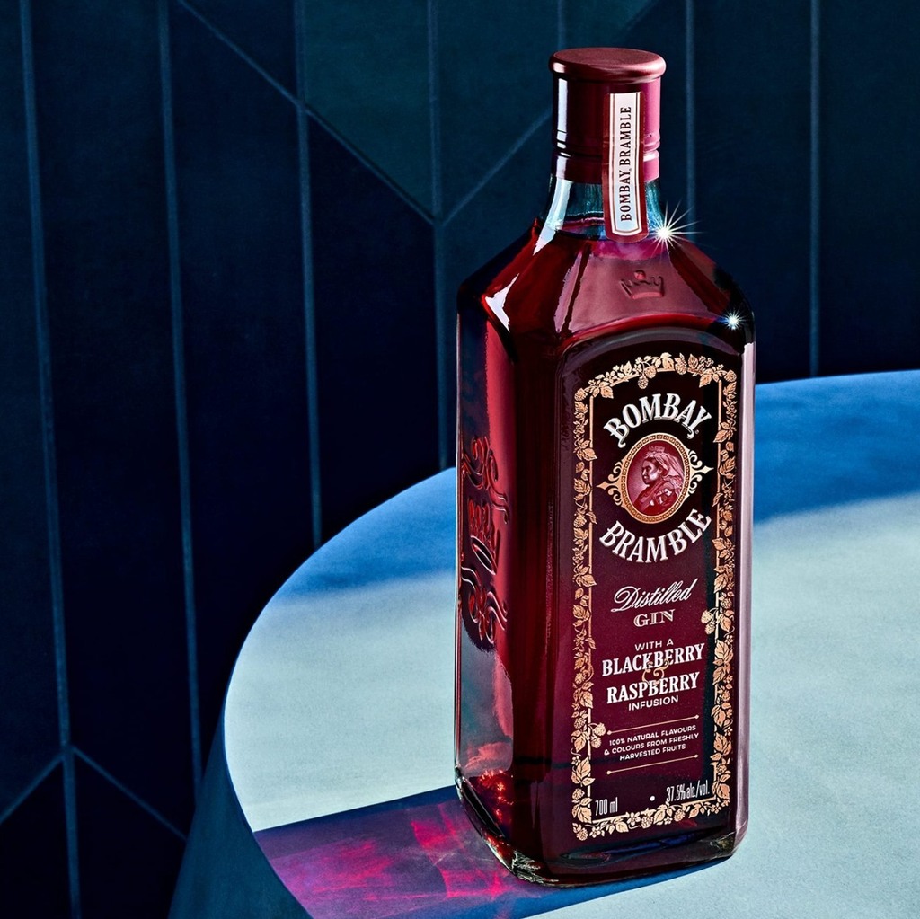 yopongoelhielo's tweet image. 🍹 Tenemos #Novedades para ti: el nuevo #BombayBramble ha llegado para hacerse con el trono de las #Ginebras aromatizadas⁠
⁠
Ahora además con #OfertaDeLanzamiento a solo 19,95€⁠
⁠
yopongoelhielo.com/es/ginebra/215…⁠
⁠
⁠
#Gin #Ginebra #… instagr.am/p/CFKwx4JALJz/